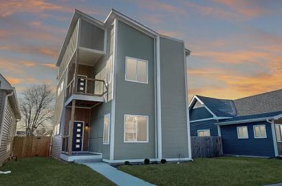 Stylish Modern Home with Designer Kitchen & Private Suites