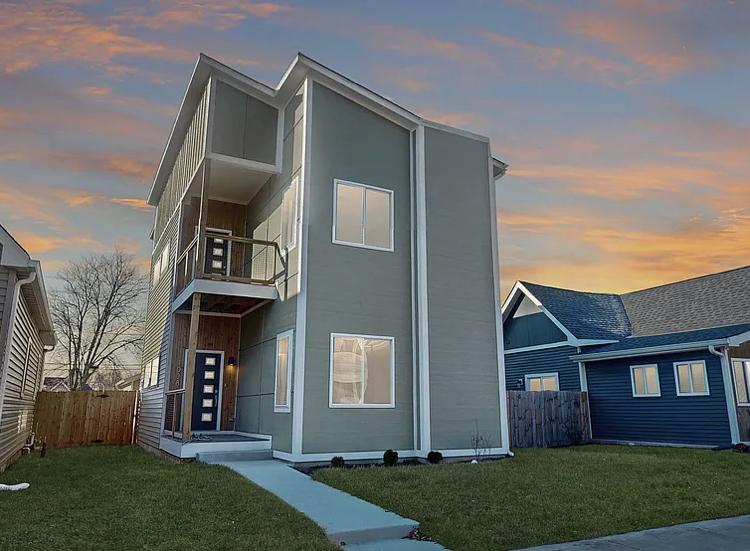 Stylish Modern Home with Designer Kitchen & Private Suites