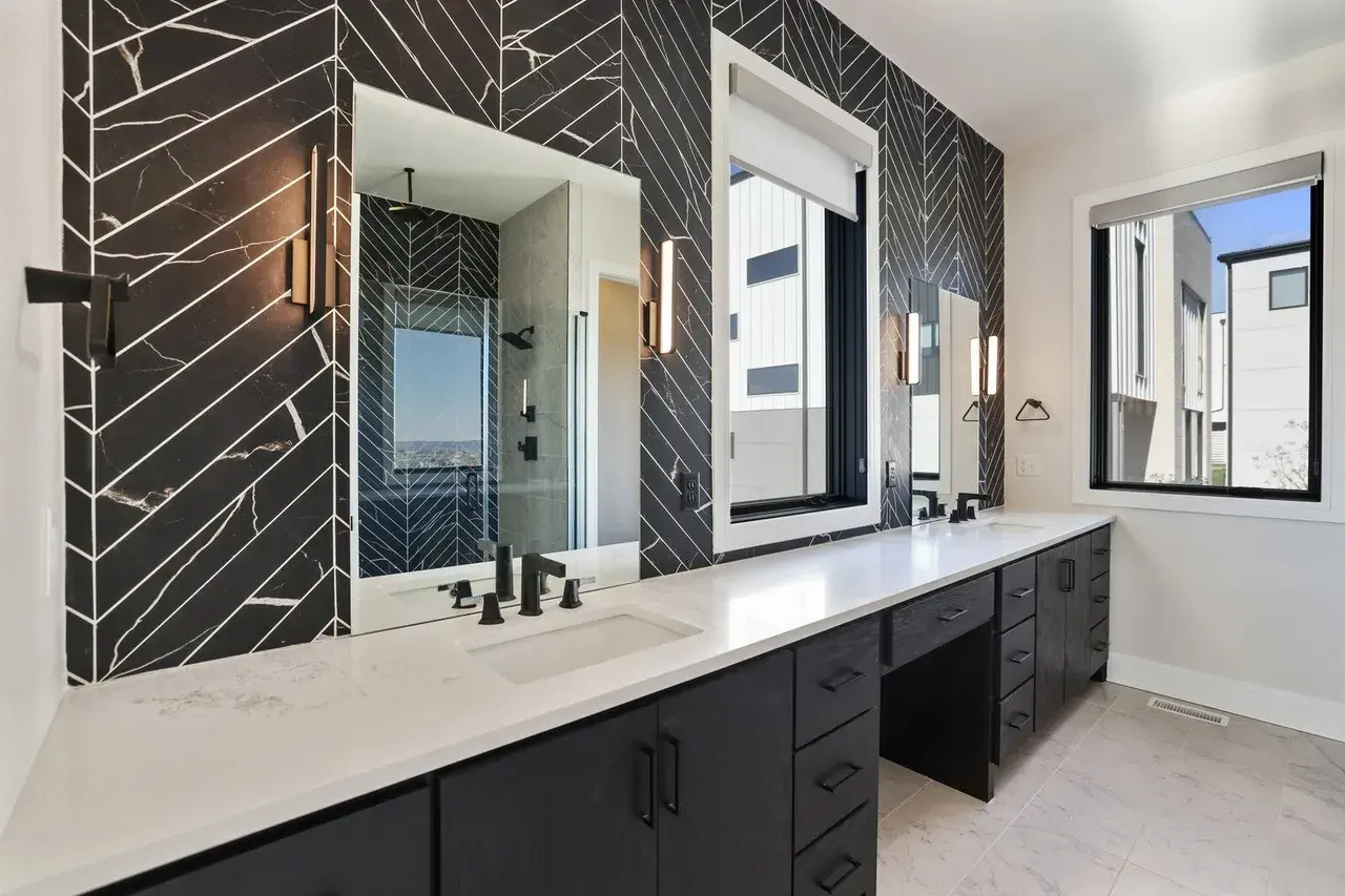 Modern Hill Circle Retreat with Rooftop Terrace & Elevator