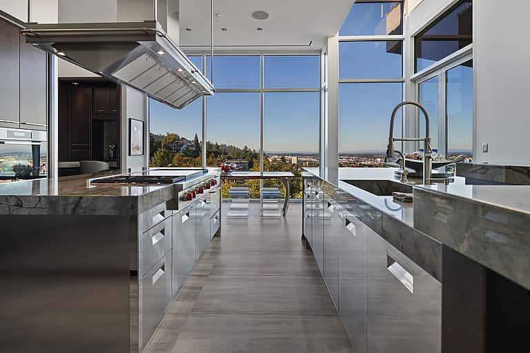 An Iconic Front-Row Home Offering Stunning Architecture and Panoramic Portland Skyline Views