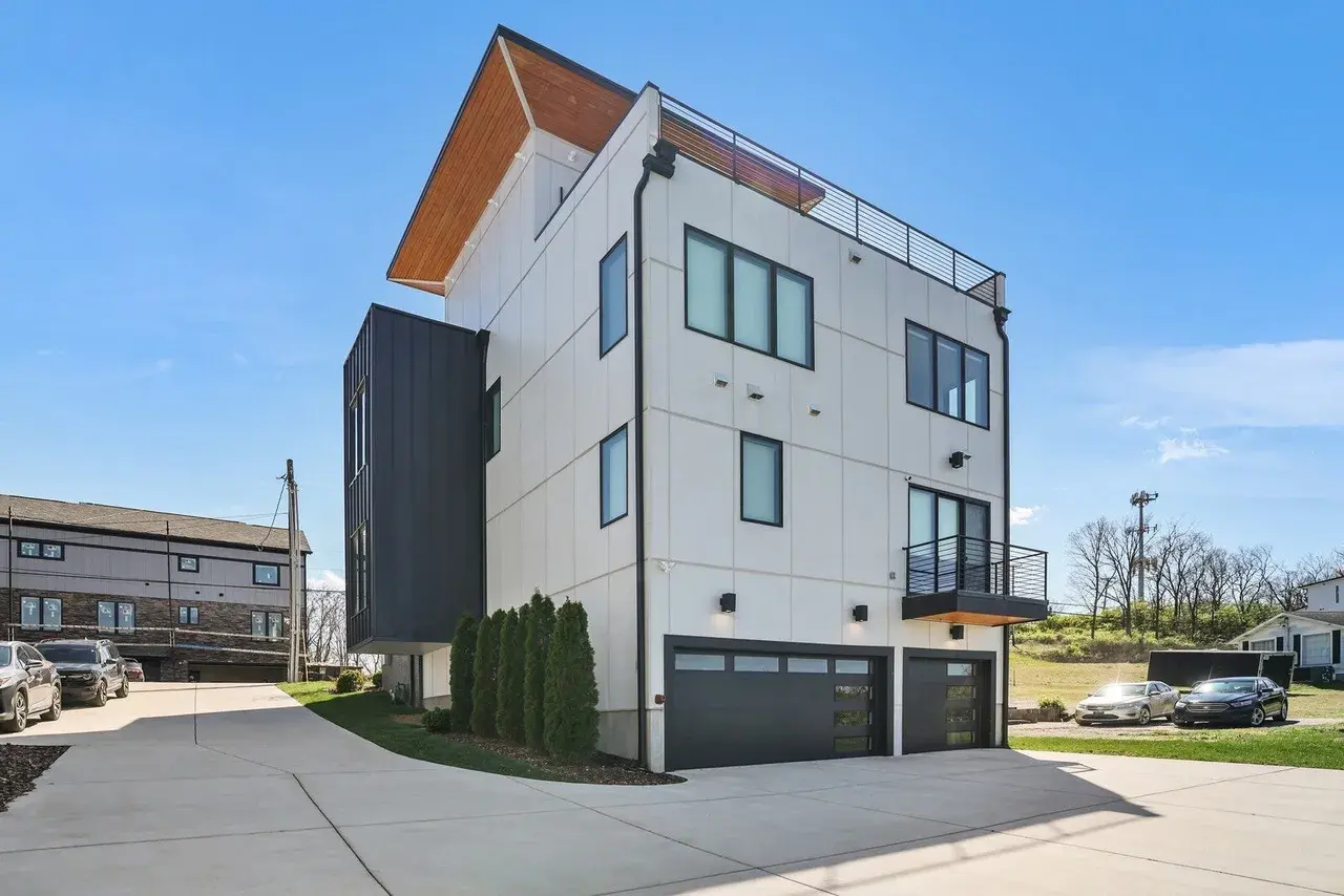Modern Hill Circle Retreat with Rooftop Terrace & Elevator