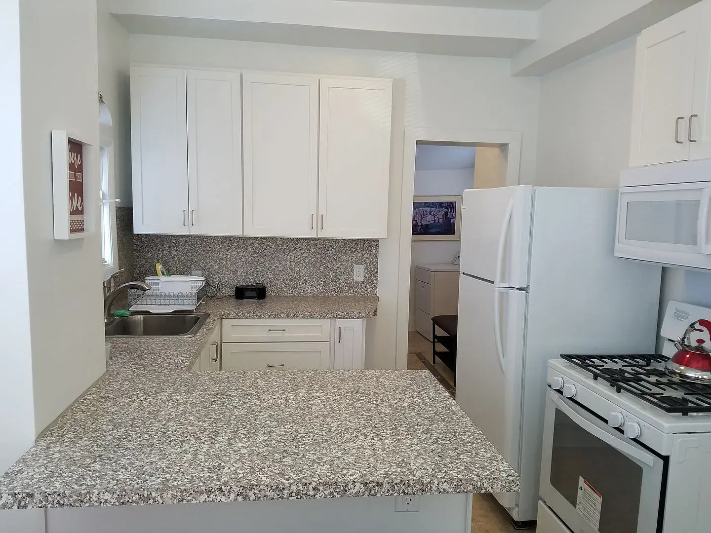 Newly Remodeled 2-Story Victorian Cottage Near Downtown