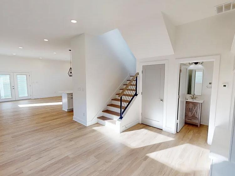 Stylish Modern Home with Designer Kitchen & Private Suites