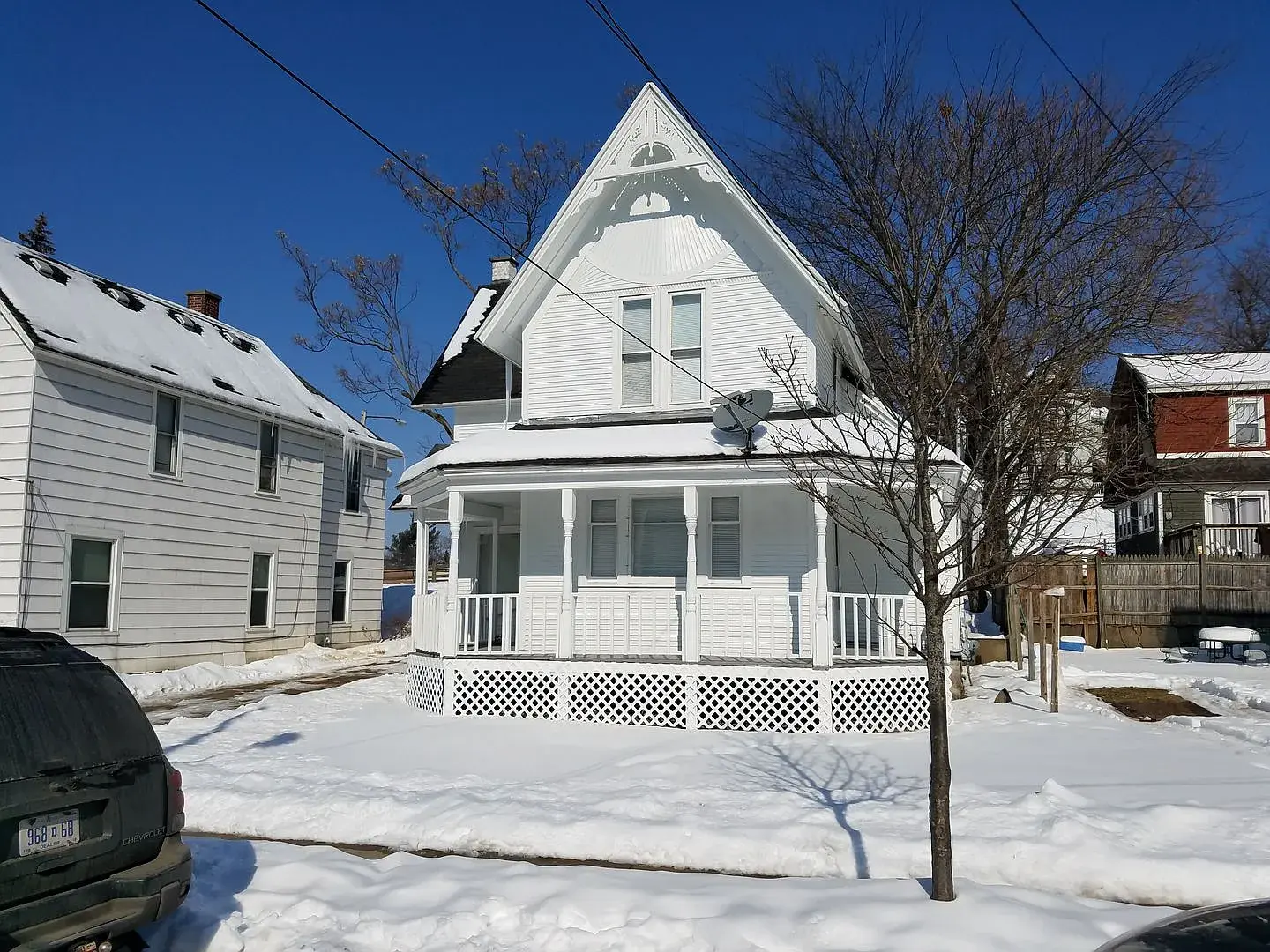 Newly Remodeled 2-Story Victorian Cottage Near Downtown