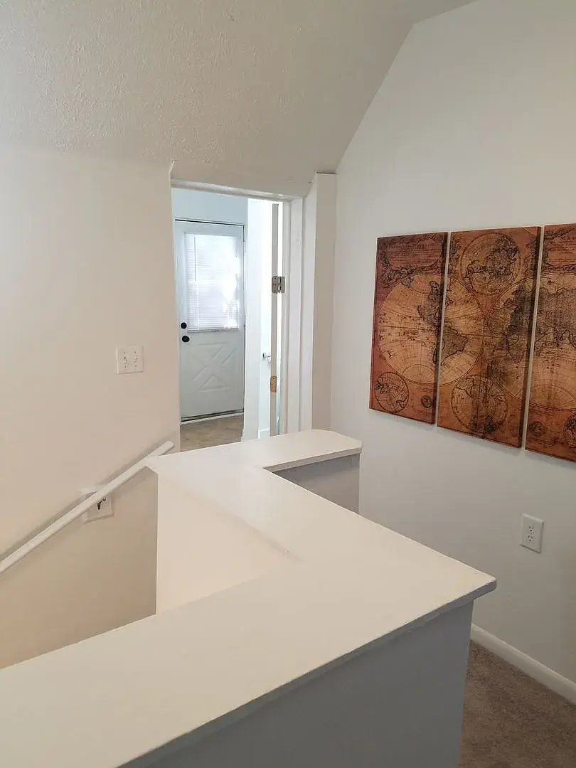 Newly Remodeled 2-Story Victorian Cottage Near Downtown