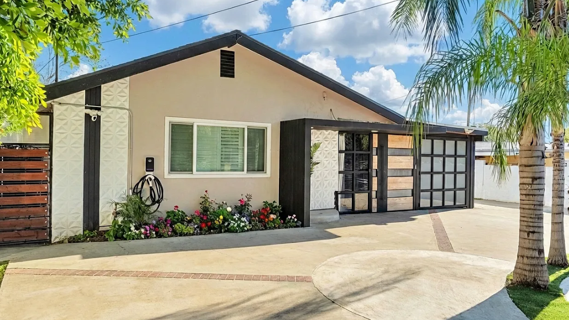 Stylish 4+3 Home with Upgrades in Sylmar, LA