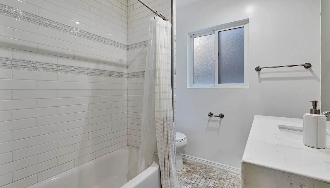 Stylish 4+3 Home with Upgrades in Sylmar, LA