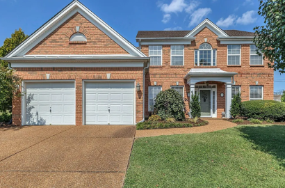 Spacious Family Home in Williams Grove with Bonus Room
