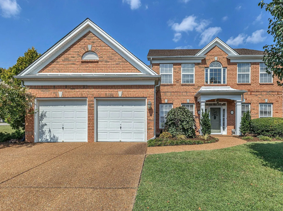 Spacious Family Home in Williams Grove with Bonus Room